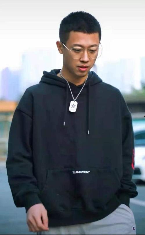 最新爆料精神小伙照片,最新照片曝光,网友热议不已!  第2张 最新爆料精神小伙照片,最新照片曝光,网友热议不已!  第2张