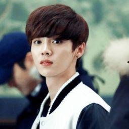 鹿晗初吻爆料视频合集,揭秘偶像成长路上的甜蜜瞬间  第3张 鹿晗初吻爆料视频合集,揭秘偶像成长路上的甜蜜瞬间  第3张